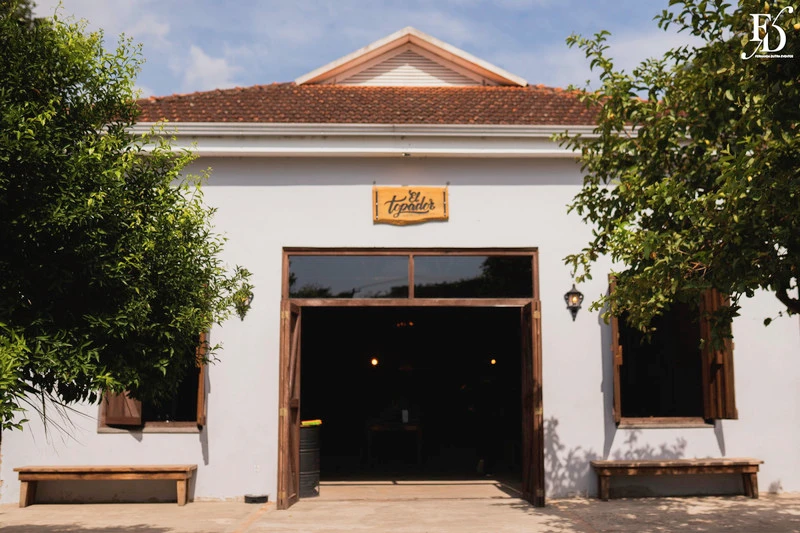 A formatura da residência médica da Claudiane de Paiva foi celebrada em grande estilo no Rancho Tabacaray, com decoração que uniu cultura gaúcha e raízes indígenas e organização de Life Eventos Especiais