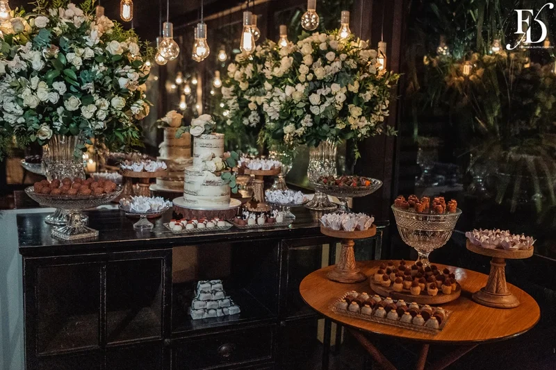 casamento em porto alegre realizado no le bistrot para 30 convidados no formato mini-wedding com decoração clássica elegante em verde branco e prata por life eventos especiais cerimonialista de casamento em porto alegre