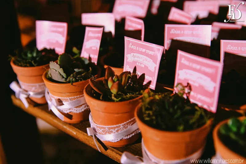 casamento luxuoso no clube veleiros do sul em porto alegre com decoração em dourado fechamento do teto em voil e espelhos venezianos cerimônia na igreja santa teresinha e santíssimo sacramento na redenção com organização e cerimonial de fernanda dutra da life eventos especiais organizadora de eventos em porto alegre