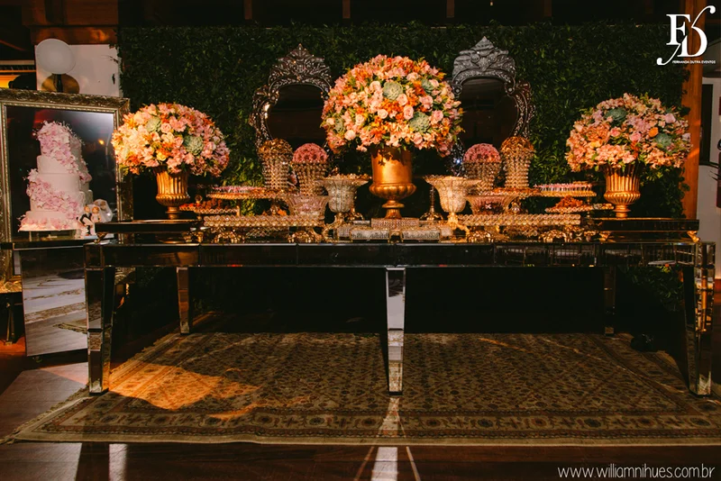 casamento luxuoso no clube veleiros do sul em porto alegre com decoração em dourado fechamento do teto em voil e espelhos venezianos cerimônia na igreja santa teresinha e santíssimo sacramento na redenção com organização e cerimonial de fernanda dutra da life eventos especiais organizadora de eventos em porto alegre