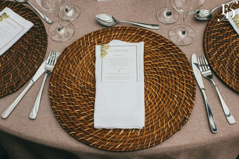 casamento realizado no alto da capela em porto alegre por life eventos especiais com cerimônia ao ar livre decoração despojada em tons terrosos e uma parede de donuts para a alegria dos convidados