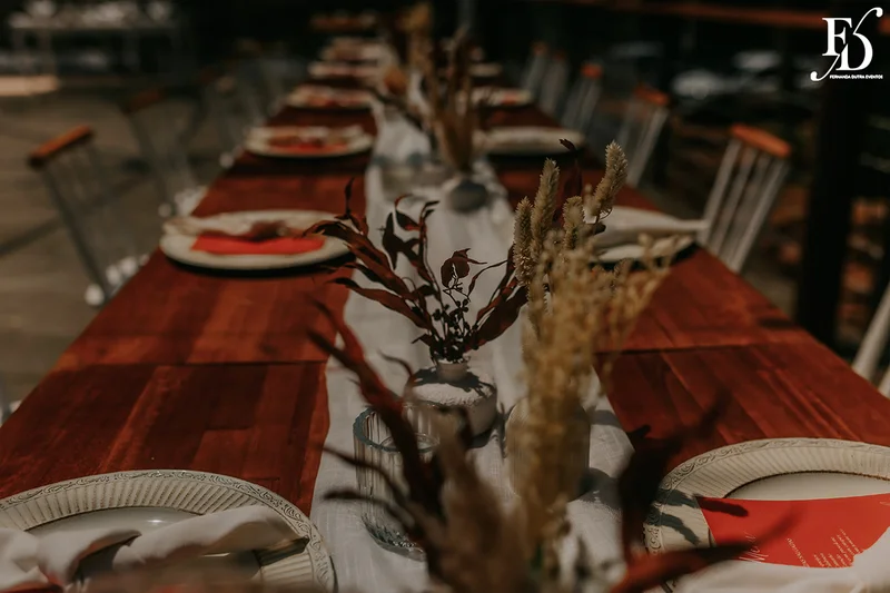 casamento divertido e animado na casa na chácara, em porto alegre; um casal jovem, despojado, que queria celebrar esse momento com um rodízio de pizza - casamento com pizza - decoração estilo boho wedding em tons terrosos cerimonial de life eventos especiais