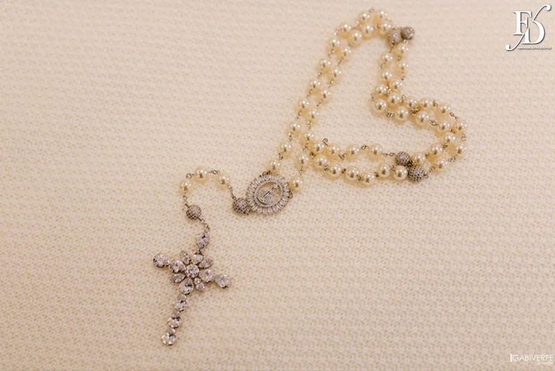 casamento com cerimônia na basílica nossa senhora das dores em porto alegre e festa na casa vetro com decoração luxuosa sofisticada exuberante em tons de rosa com parede de flores com organização projeto e cerimonial de life eventos especiais cerimonialista de casamentos em porto alegre