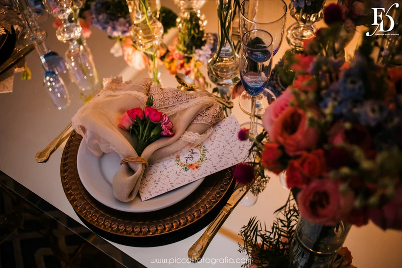 casamento diurno estilo destination wedding realizado em ivoti no interior do rs com cerimônia ao ar livre e recepção no salão principal do espaço da torre com decoração boho chic colorida botânica em tons de azul por life eventos especiais assessoria e cerimonial de casamentos em porto alegre