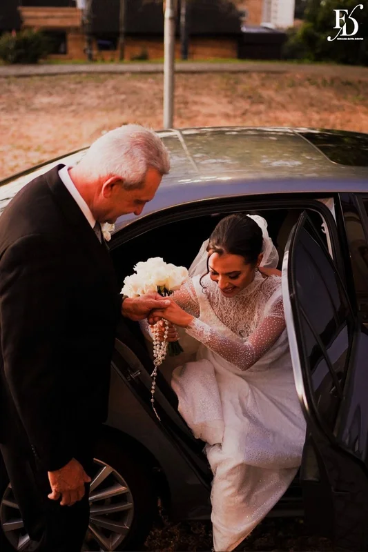 casamento com cerimônia na igreja sagrado coração de jesus em porto alegre e recepção elegante e intimista no le bistrot gourmet com decoração em verde, branco e prata