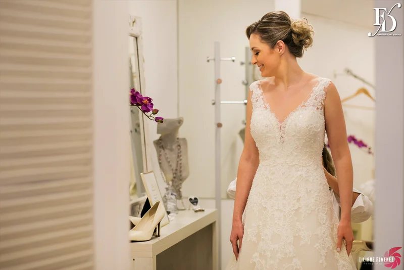 casamento com cerimônia na casa vetro em porto alegre e cerimônia na igreja cristo bom pastor com decoração clean clássica sofisticada e contemporânea em branco verde prataria e cristais por life eventos esepciais cerimonialista wedding planner em porto alegre