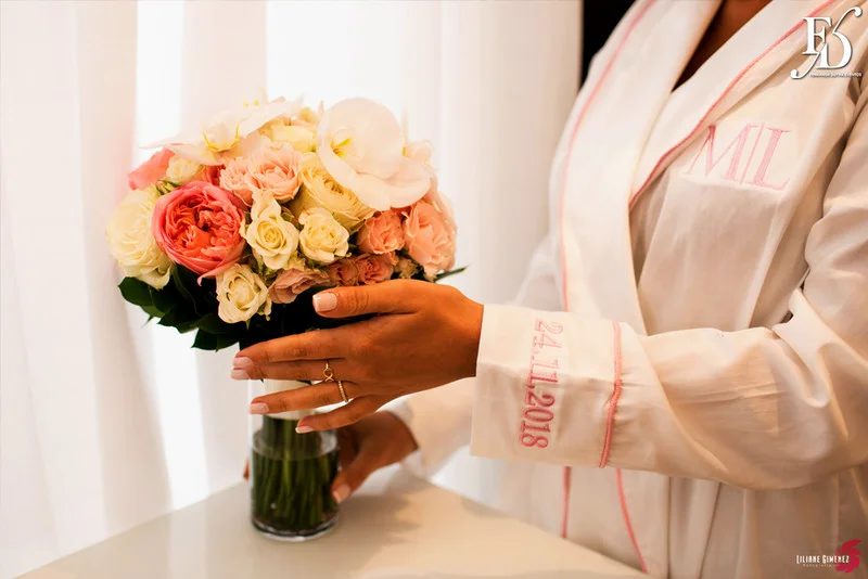 casamento com cerimônia na igreja santa teresinha da josé bonifácio em porto alegre e santissimo sacramento e recepção no salão dos espelhos do clube do comércio na andradas por life eventos especiais com decoração elegante sofisticada e luxuosa em porto alegre assessoria e cerimonial de eventos