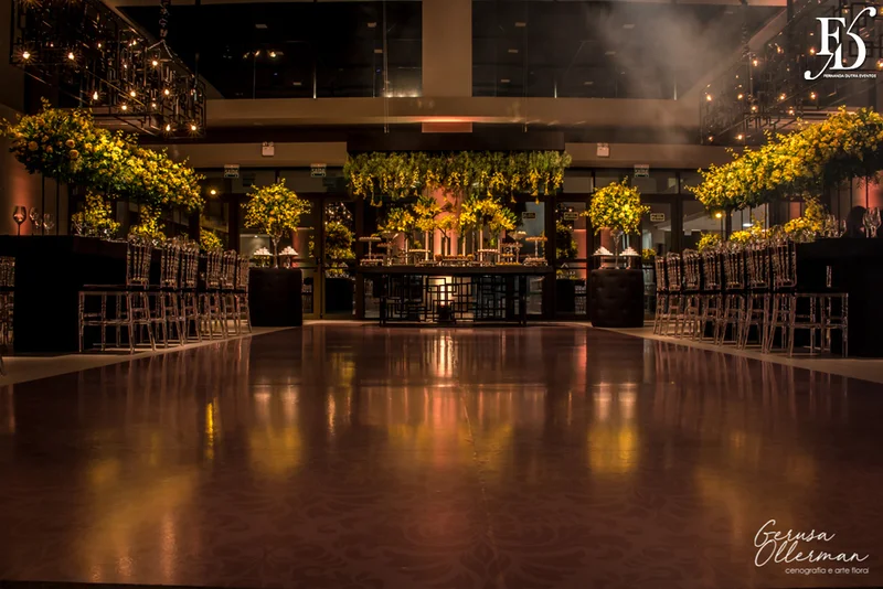 casamento com cerimônia na igreja são josé la salle em canoas rs e recepção na lalux casa de festas com decoração moderna sofisticada elegante em amarelo cinza e preto por life eventos especiais assessoria e organização de casamentos em porto alegre