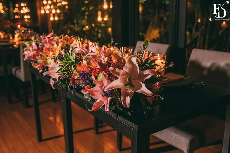 casamento realizado na igreja santa cecília em porto alegre e recepção no le bistrot gourmet com decoração colorida vibrante tropical por life eventos especiais cerimonialista de casamento em porto alegre