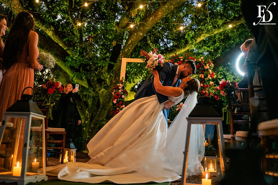 casamento com cerimônia ao ar livre em Porto Alegre realizado na Casa da Figueira, com decoração em tons de azul royal, estilo boho-chic, com toques botânicos, por Life Eventos Especiais - Fernanda Dutra e Ittalo Reis cerimonialistas em Porto Alegre