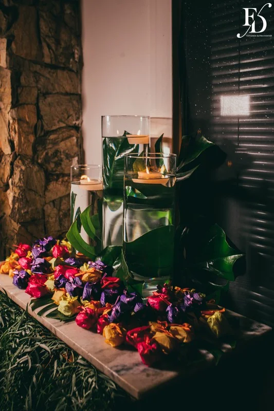 casamento realizado na igreja santa cecília em porto alegre e recepção no le bistrot gourmet com decoração colorida vibrante tropical por life eventos especiais cerimonialista de casamento em porto alegre