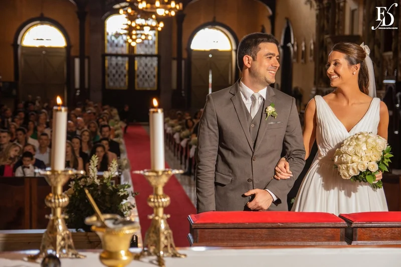 noivos no altar na igreja nossa senhora das dores