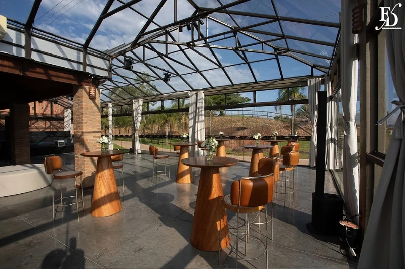 casamento no espaço paraíso em porto alegre com decoração moderna azul branco e verde estilo botânico