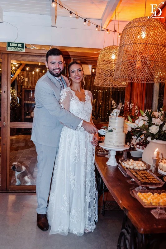 casamento mini-wedding realizado no lá nos fundos em porto alegre restaurante puppi baggio com decoração boho minimalista em verde e branco festa animada e descontraída com cerimonial de life eventos especiais cerimonialista de casamento em porto alegre 