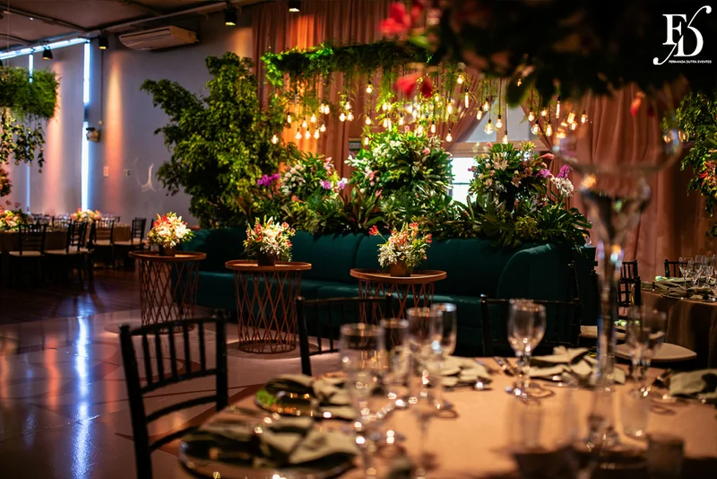 casamento com cerimônia na igreja santa teresinha do menino jesus e festa e recepção na casa vetro em Porto Alegre com organização e cerimonial de fernanda dutra da life eventos especiais cerimonialista em porto alegre