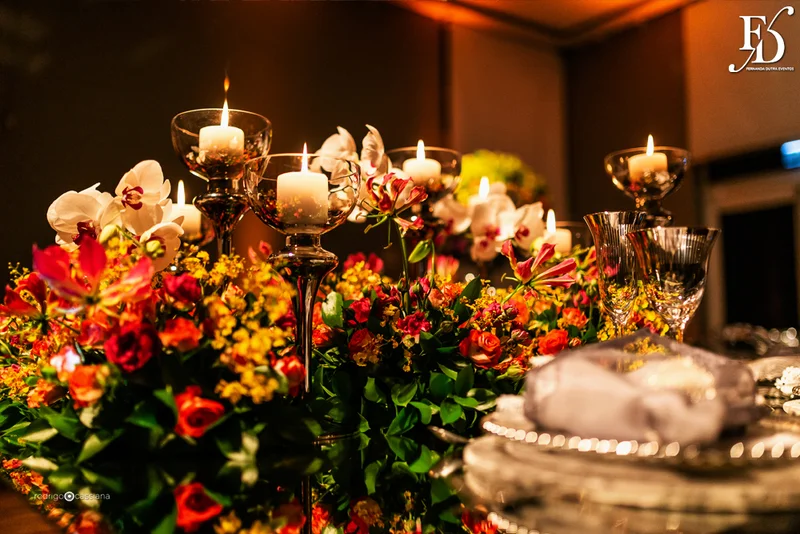 casamento com cerimônia na igreja santa teresinha do menino jesus na rua ramiro barcelos em porto alegre e recepção e festa na casa vetro com decoração moderna contemporânea sofisticada luxuosa em tons de cinza prata e flores coloridas na paleta de tons terrosos por life eventos especiais cerimonialista de casamento em porto alegre