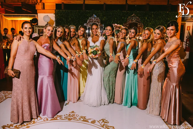 casamento luxuoso no clube veleiros do sul em porto alegre com decoração em dourado fechamento do teto em voil e espelhos venezianos cerimônia na igreja santa teresinha e santíssimo sacramento na redenção com organização e cerimonial de fernanda dutra da life eventos especiais organizadora de eventos em porto alegre