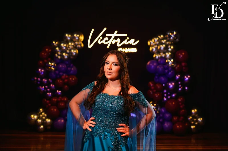 festa de aniversario de 15+2 evento adiado por 2 anos realizado na casa vetro em porto alegre com decoração moderna sofisticada luxuosa em tons de lilás e prata por life eventos especiais cerimonialista para festas de 15 anos em porto alegre