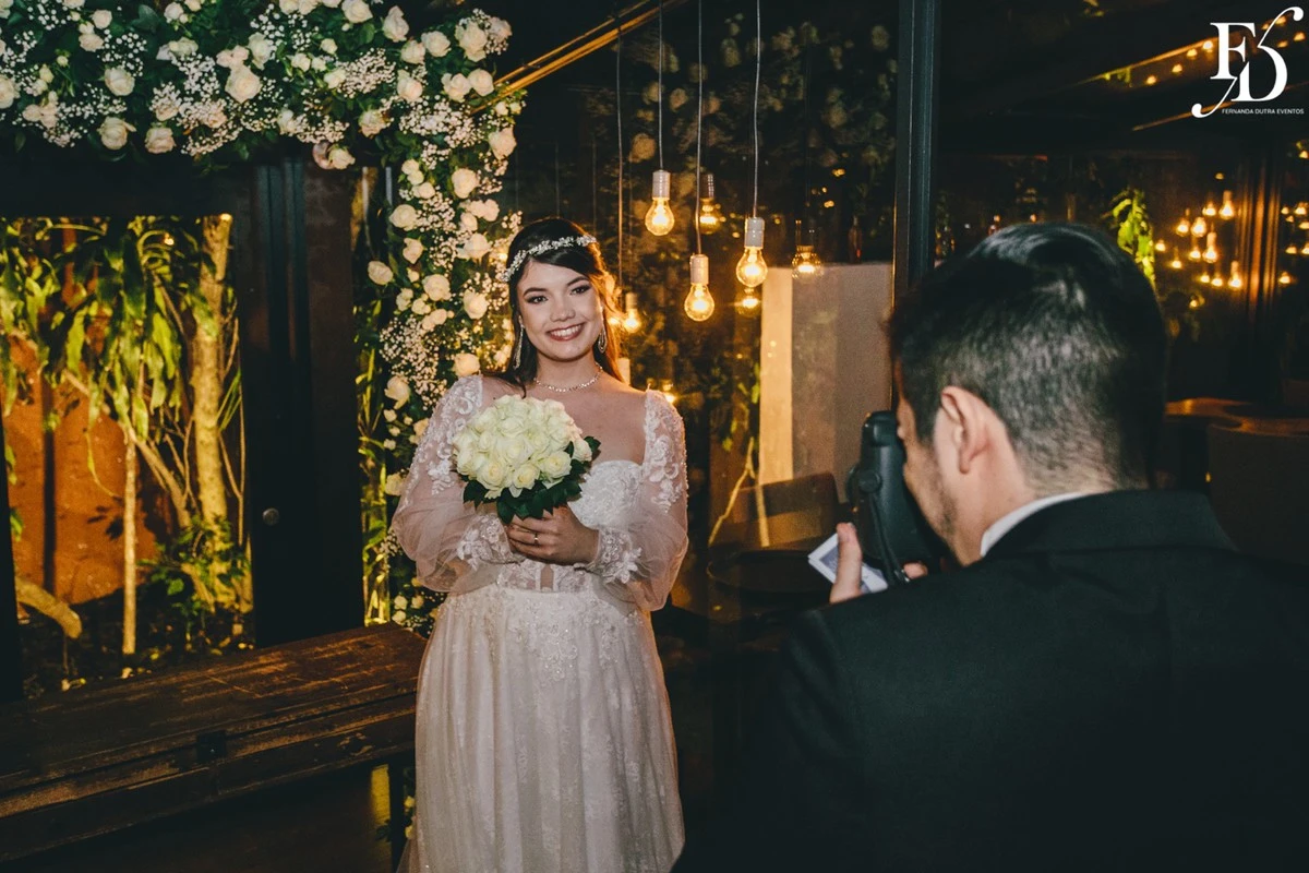 casamento com estética "old money" realizado no le bistrot gourmet em porto alegre por life eventos especiais mini-wedding casamento porto alegre