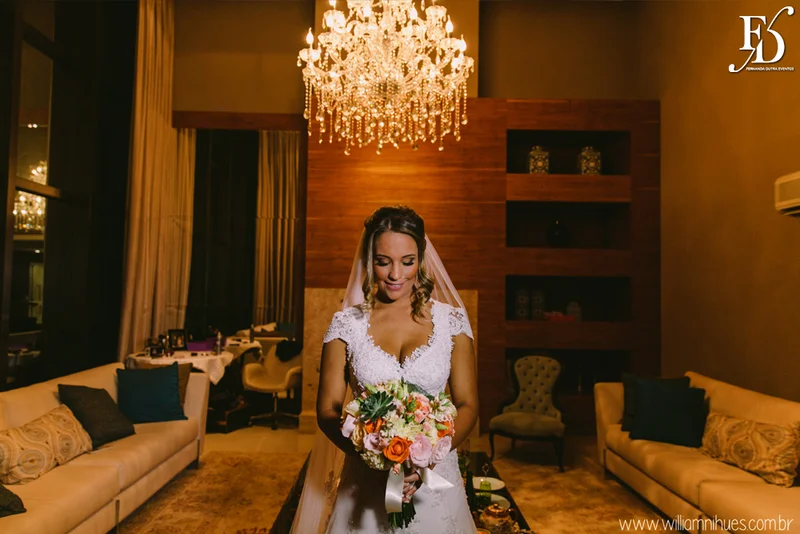 casamento luxuoso no clube veleiros do sul em porto alegre com decoração em dourado fechamento do teto em voil e espelhos venezianos cerimônia na igreja santa teresinha e santíssimo sacramento na redenção com organização e cerimonial de fernanda dutra da life eventos especiais organizadora de eventos em porto alegre