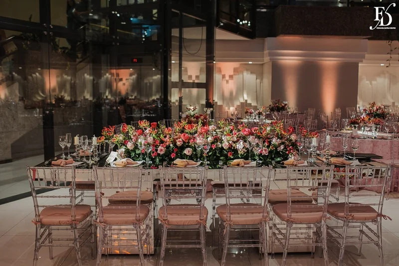 mesa principal festa de 15 anos na praça dos fundadores do grêmio náutico união GNU