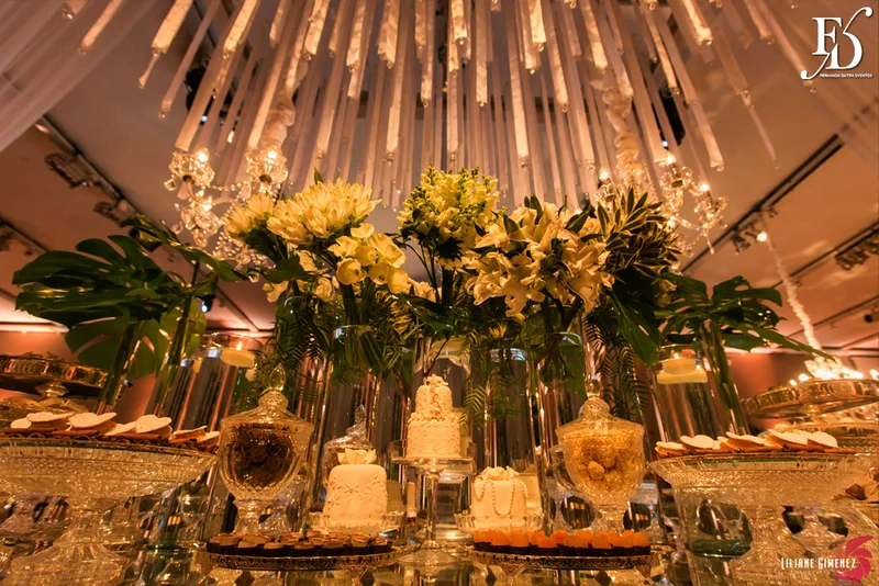 casamento com cerimônia na casa vetro em porto alegre e cerimônia na igreja cristo bom pastor com decoração clean clássica sofisticada e contemporânea em branco verde prataria e cristais por life eventos esepciais cerimonialista wedding planner em porto alegre