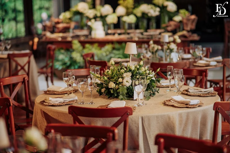casamento no alto da capela em porto alegre com decoração elegante sofisticada delicada em verde e branco por life eventos especiais mesa convidados