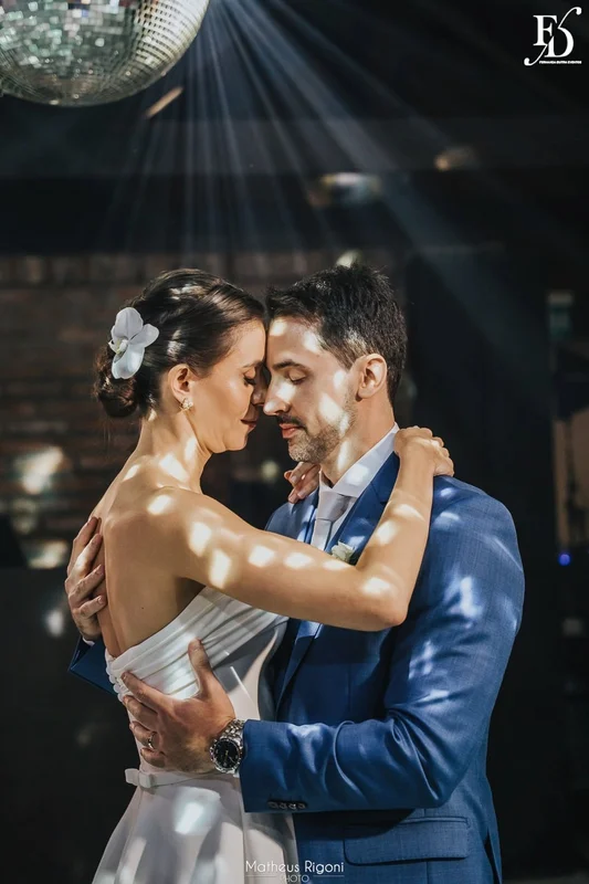 casamento elegante e sofisticado no alto da capela em porto alegre com decoração botânica greenery em verde e branco por life eventos especiais