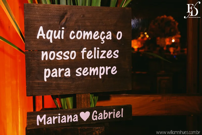 casamento luxuoso no clube veleiros do sul em porto alegre com decoração em dourado fechamento do teto em voil e espelhos venezianos cerimônia na igreja santa teresinha e santíssimo sacramento na redenção com organização e cerimonial de fernanda dutra da life eventos especiais organizadora de eventos em porto alegre
