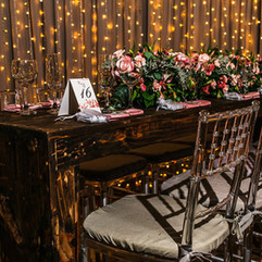 casamento com cerimônia no salão deck da sogipa e recepção e festa nos salões turner e deck da sogipa em porto alegre com decoração rústico romântico com cerejeiras e luzinhas em tons de rosa por life eventos especiais cerimonialistas especializadas em casamento em porto alegre