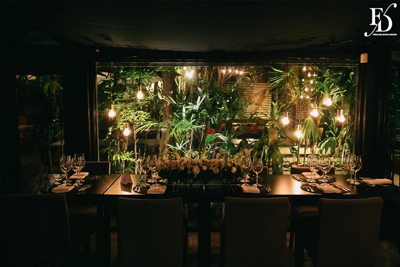 casamento no le bistrot em porto alegre organizado por life eventos especiais organizado por life eventos especiais com cerimônia no local e decoração clássica elegante e sofisticada em branco verde e prata com planejamento organização e execução de life eventos especias em porto alegre