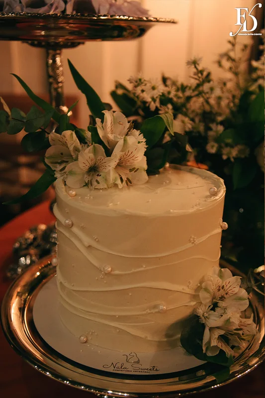 casamento no le bistrot em porto alegre organizado por life eventos especiais organizado por life eventos especiais com cerimônia no local e decoração clássica elegante e sofisticada em branco verde e prata com planejamento organização e execução de life eventos especias em porto alegre