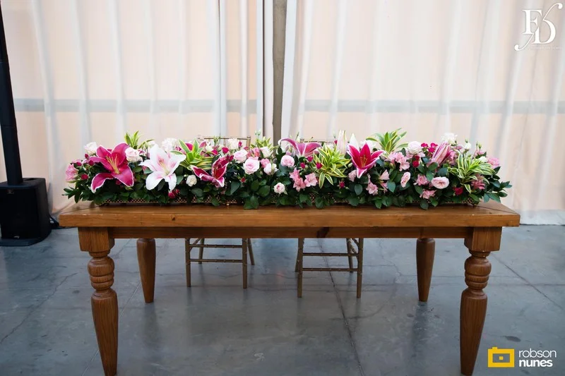 casamento destination wedding no Espaço Paraíso em Porto Alegre Alvorada Viamão noivo americano e noiva brasileira equipe bilingue de cerimonial evento com decoração romântida elegante e sofisticada em tons de rosa