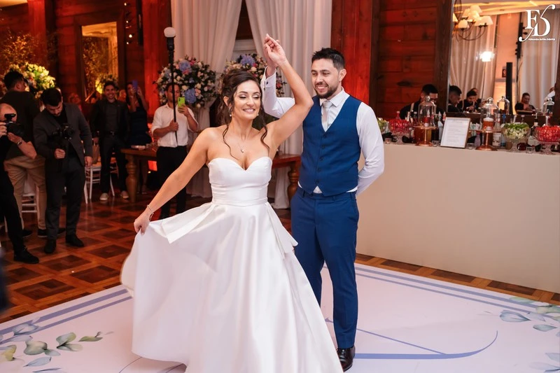 festa de casamento no salão boa vista da associação leopoldina juvenil em porto alegre dança dos noivos