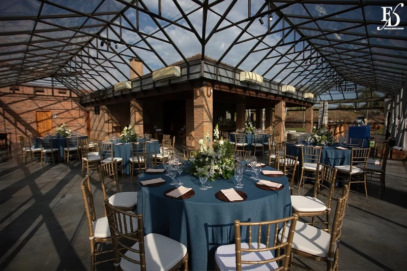casamento no espaço paraíso em porto alegre com decoração moderna azul branco e verde estilo botânico