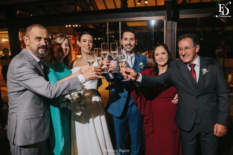 casamento elegante e sofisticado no alto da capela em porto alegre com decoração botânica greenery em verde e branco por life eventos especiais