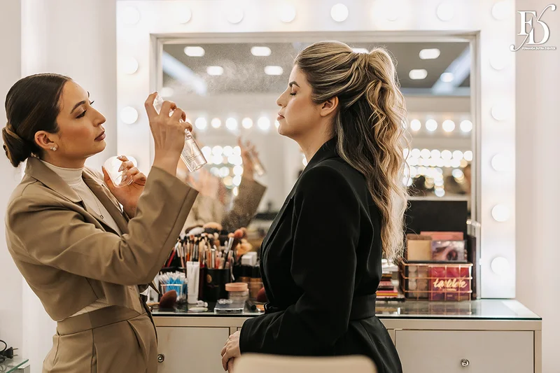 casamento mini-wedding da influencer bruna startt realizado no le bistrot gourmet em porto alegre com decoração com muitas velas flores brancas e muito verde por life eventos especiais