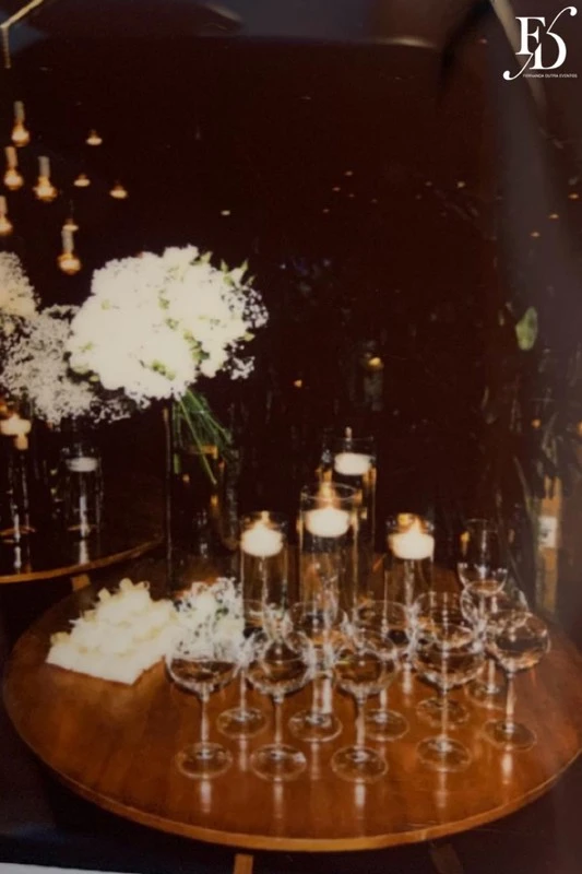 casamento com estética "old money" realizado no le bistrot gourmet em porto alegre por life eventos especiais mini-wedding casamento porto alegre foto analógica