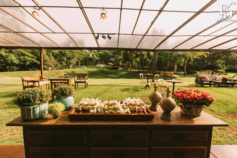 casamento no campo na querência ao ar livre em porto alegre no alto da capela cerimônia e recepção com decoração simples rústico boho-chic por life eventos especiais assessoria para noivas e casamentos em porto alegre