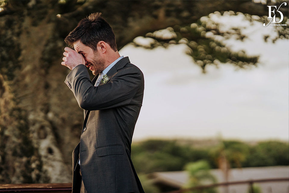 casamento realizado ao por-do-sol em porto alegre com cerimônia ao ar livre no Espaço Paraíso e festa com decoração clássoca e clean em verde, branco e dourado por life eventos especiais