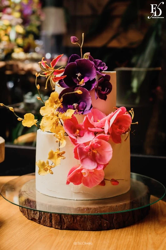 casamento diurno almoço no le bistrot gourmet em porto alegre e recepção na estância das oliveiras em viamão por life eventos especiais decoração colorida vibrante sofisticada bolo de casamento