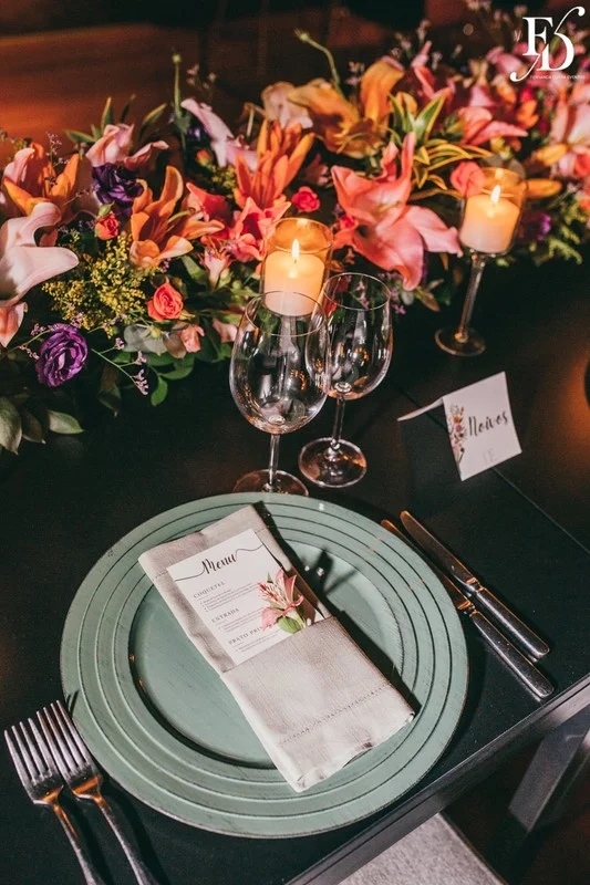 casamento realizado na igreja santa cecília em porto alegre e recepção no le bistrot gourmet com decoração colorida vibrante tropical por life eventos especiais cerimonialista de casamento em porto alegre