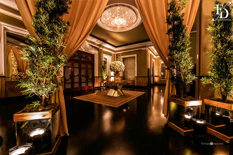 casamento com decoração luxuosa na associação leopoldina juvenil em porto alegre cerimônia no salão imperatriz e recepção no salão leopoldina com decoração clássica elegante sofisticada casamento luxo por life eventos especiais