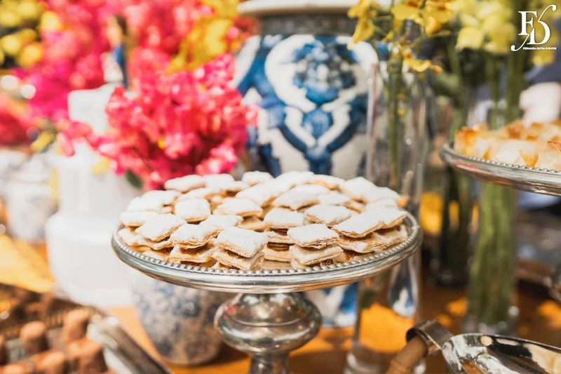 casamento diurno almoço de domingo em família no alto da capela mesa de doces