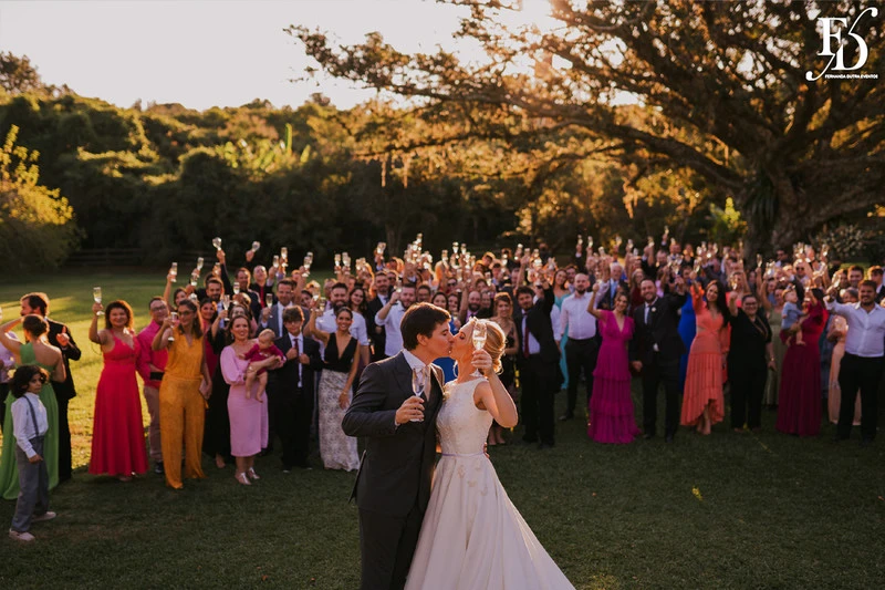 casamento diurno estilo europeu realizado no alto da capela em porto alegre no formato destination wedding com organizacao de life eventos especiais casamento de luxo em porto alegre com decoração luxuosa e clássica