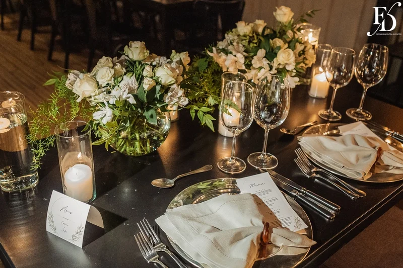 casamento em porto alegre realizado no le bistrot para 30 convidados no formato mini-wedding com decoração clássica elegante em verde branco e prata por life eventos especiais cerimonialista de casamento em porto alegre