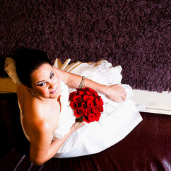 casamento com cerimônia a recepção no salão foyer do grêmio náutico com decoração clássica clean minimalista em dourado branco e laranja por life eventos especiais cerimonial de casamento em porto alegre