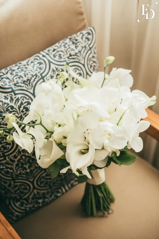 casamento realizado na igreja santa cecília em porto alegre e recepção no le bistrot gourmet com decoração colorida vibrante tropical por life eventos especiais cerimonialista de casamento em porto alegre