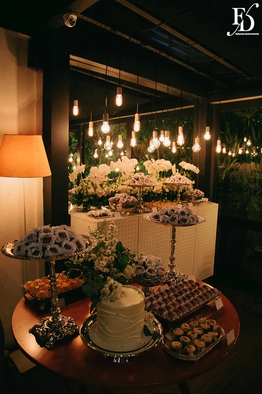casamento no le bistrot em porto alegre organizado por life eventos especiais organizado por life eventos especiais com cerimônia no local e decoração clássica elegante e sofisticada em branco verde e prata com planejamento organização e execução de life eventos especias em porto alegre