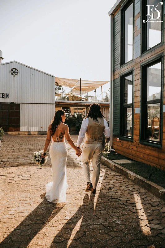 casamento realizado com almoço no le bistrot gourmet em porto alegre e após o almoço celebração de casamento no eat kitchen embarcadero com uma vista fantástica do rio guaíba um por-do-sol de cinema por life eventos especiais